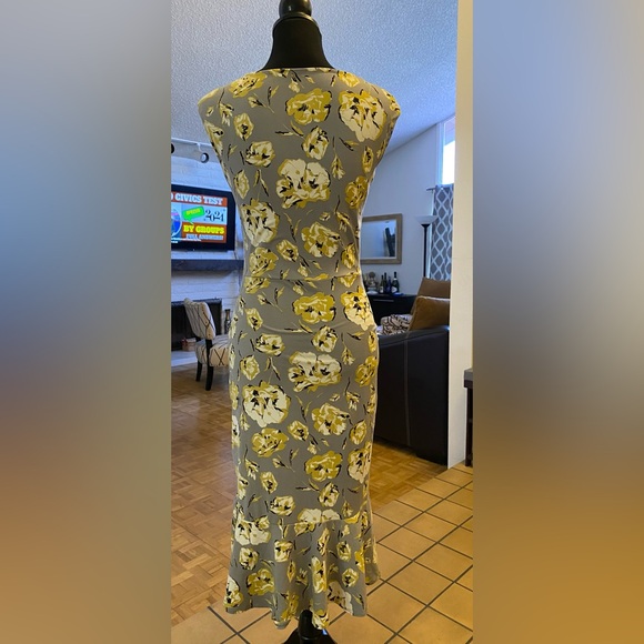 NWOT MERMAID DRESS GRAY FLOWER DESIGN - Picture 12 of 12